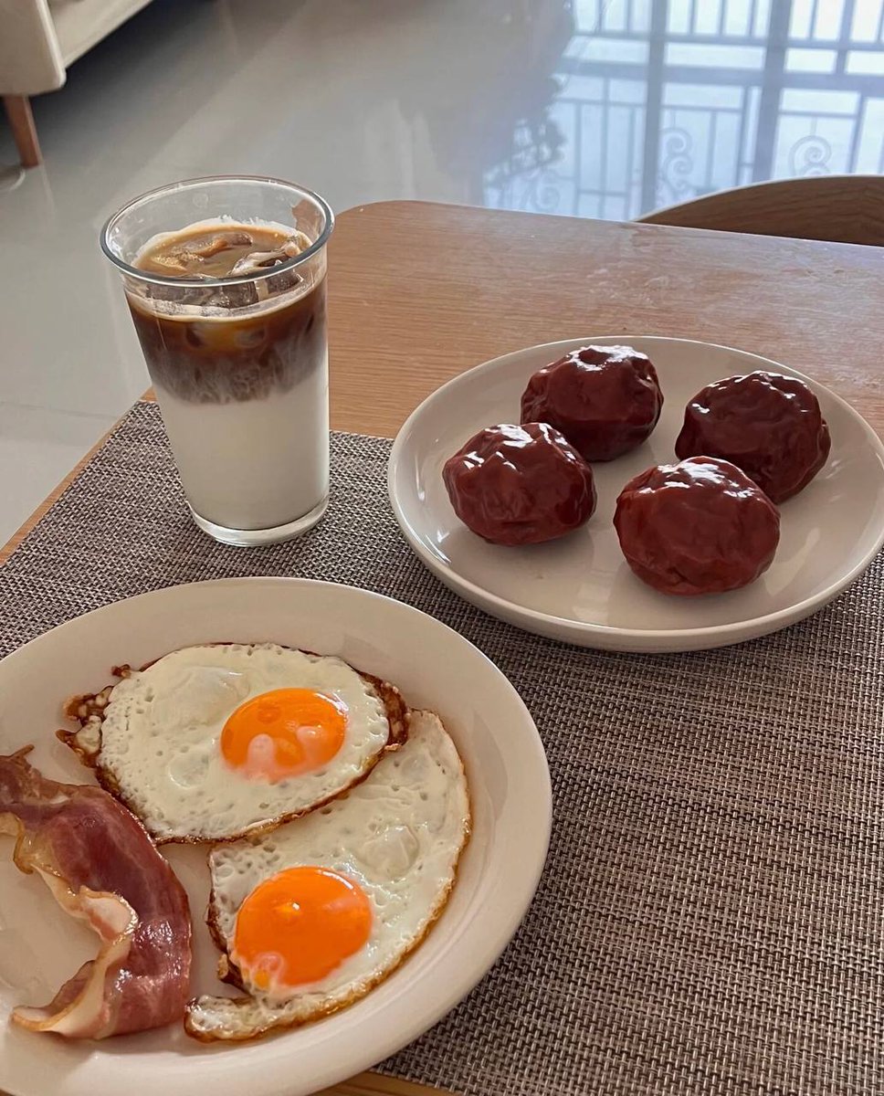 Charlotte2085's tweet photo. Eggs, bacon, iced coffee, and a side of sweetness breakfast done right! 🥰☕️ https://t.co/rx51wIKm2L