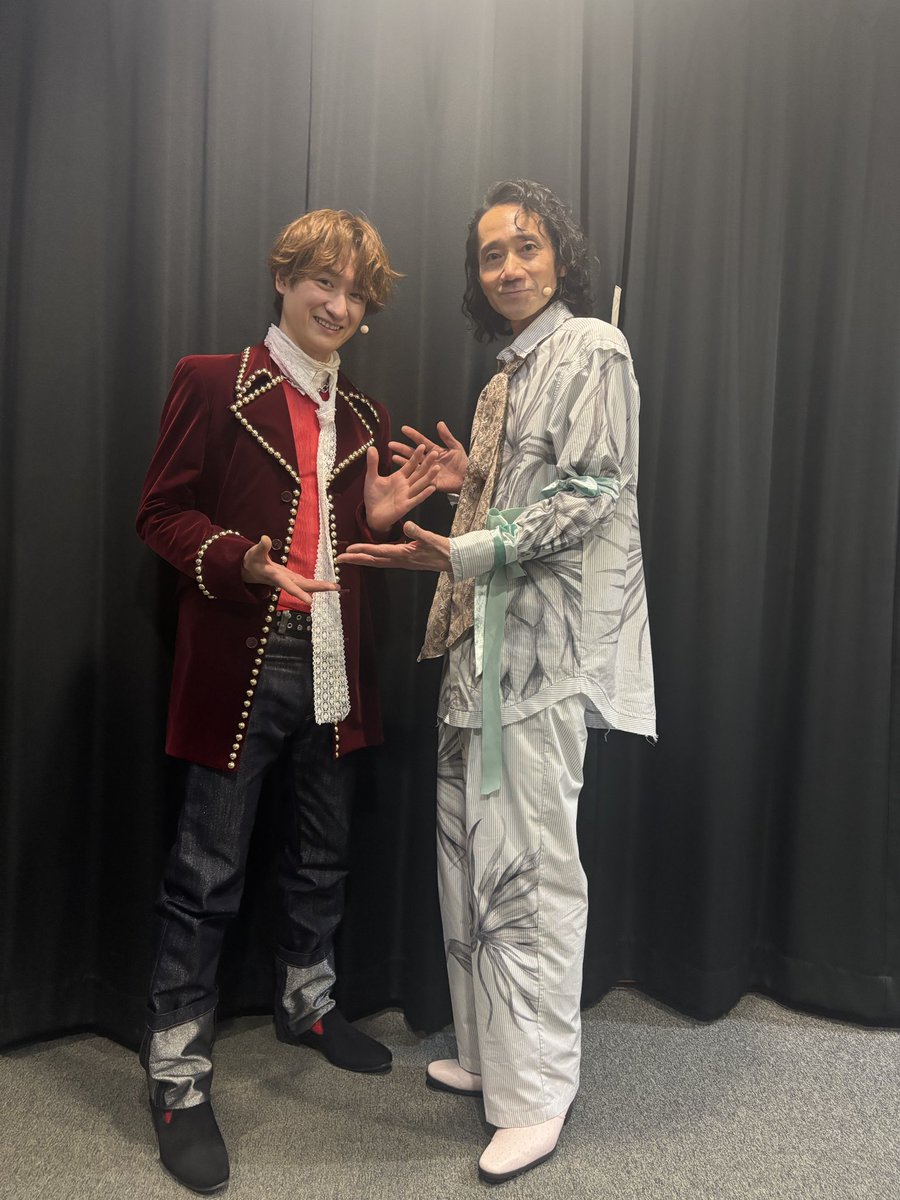 mikikura_no_kai's tweet photo. 【終演しました！】

みきくらのかい特別公演
「ハムレット」
出演：宮田俊哉、三木眞一郎

ご来場いただいた皆さま、お気持ちを寄せてくださった皆さま、誠にありがとうございました！

グッズのオンライン販売が明日正午よりスタートします⚜️
ぜひチェックしてみてください😊

#みきくらハムレット https://t.co/RMa4XTqFDt