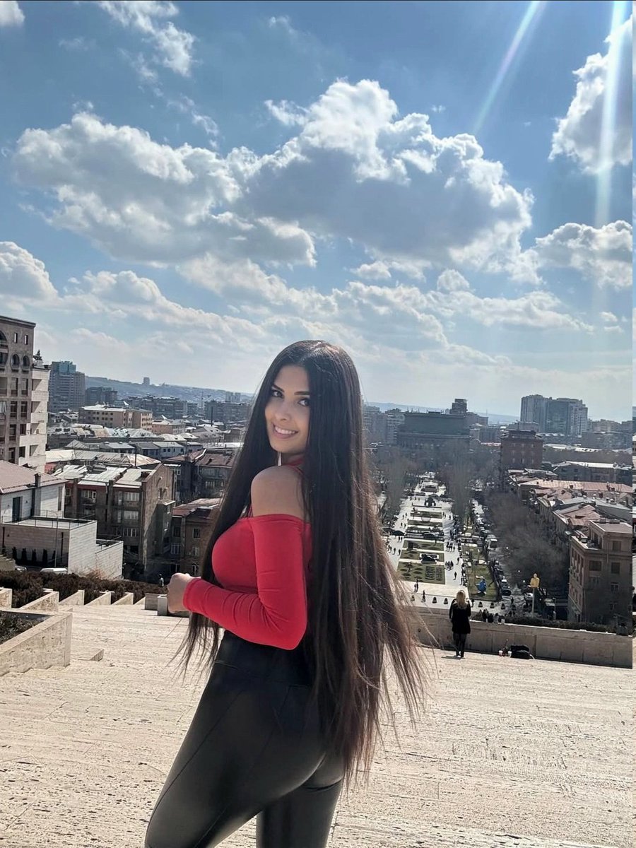 istanbulboy3's tweet photo. Kimler eşini böyle giydirip 'hadi bakalım millet izlesin' diye gezdirir? 

#evliçift #evliçiftler #cuckoldçiftler #swingerçift #pasif #evligizliler https://t.co/8CX7qrp3bm