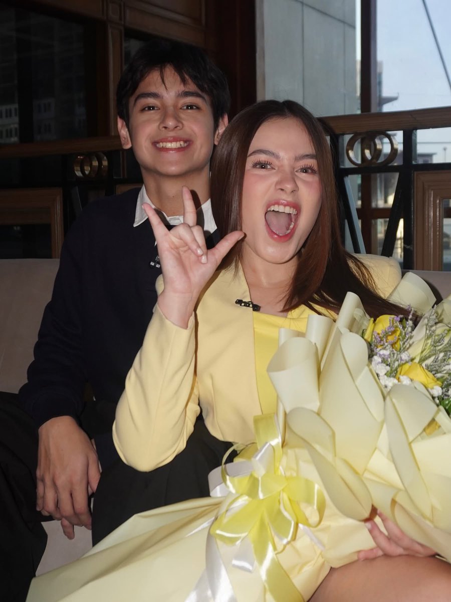 __jwrites's tweet photo. my krysheath babies! 💛💙

SPARKLE WELCOMES HEATH
KUMUSTA KA KRYSTAL https://t.co/6Ceg0jK3gI