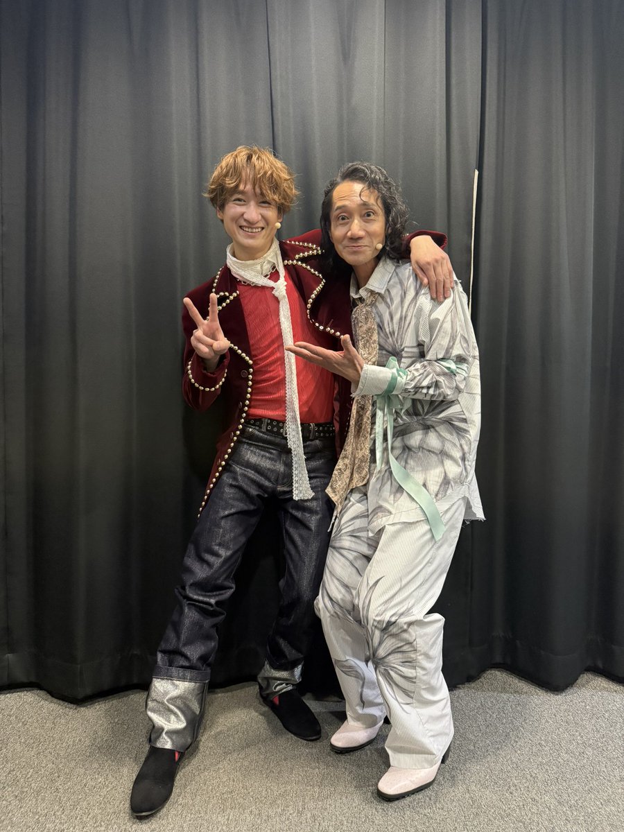 三木さんとの2人芝居「ハムレット」！！
とんでも無い経験値になりました！！

終わった後三木さんから…
「宮田くんのハムレット素敵でした」
って言ってもらった瞬間に涙腺ぶっ壊れるかと思った〜！！

また共演させて頂けるように頑張るー！！

#みきくらハムレット 
#みきくらのかい