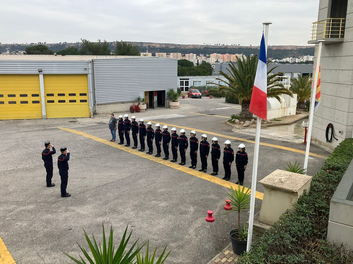 Pompiers13 tweet media