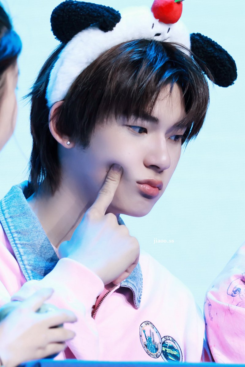 🤏🏻<a href="/twnpich/">2Tee</a> 

#twnpich 
#TeeTeePorHeartBeatFansign
TEETEEPOR FS IN GUANGZHOU