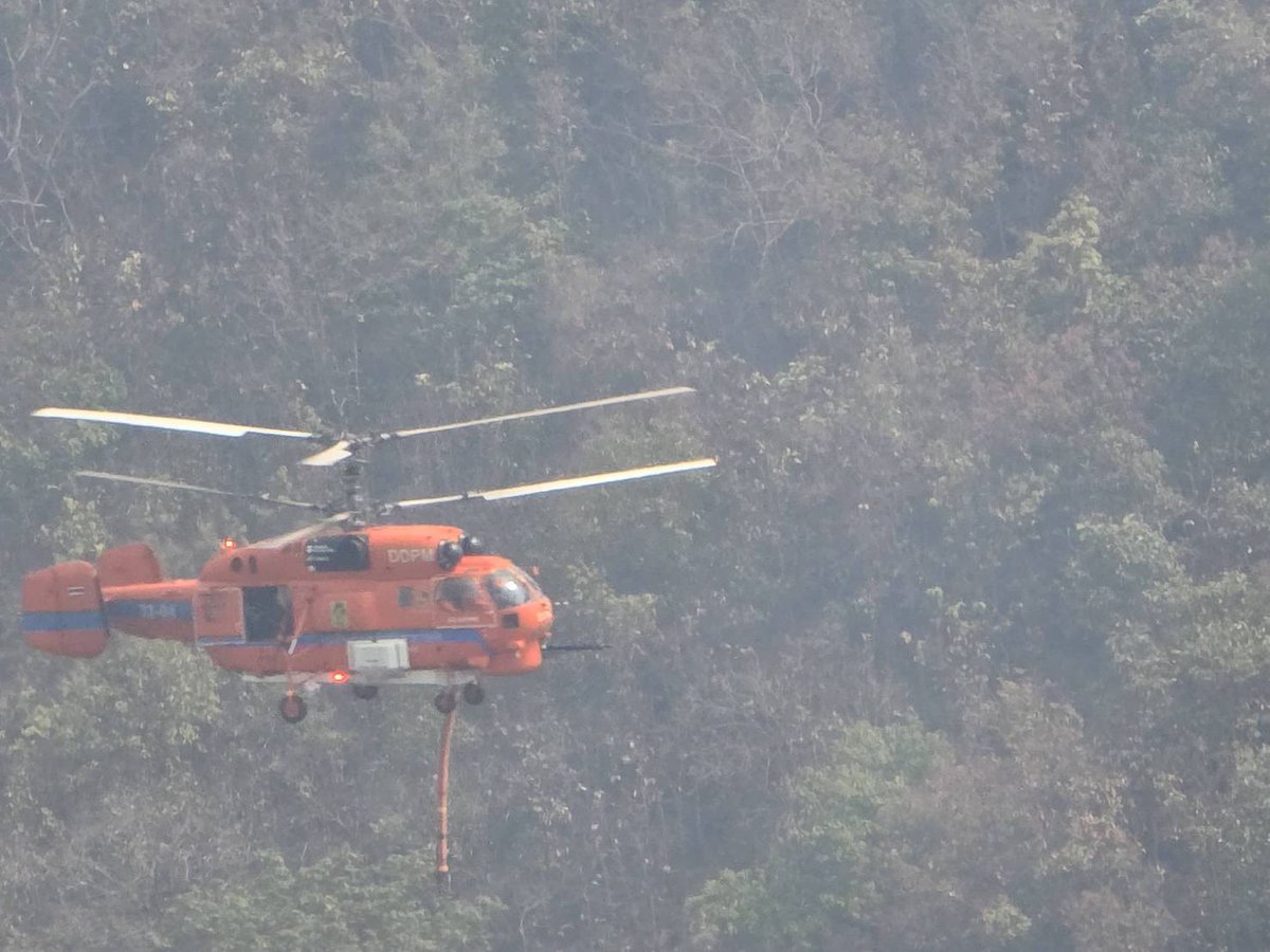 DDPMNews's tweet photo. 📌 เฮลิคอปเตอร์ ปภ. KA-32 ลุยดับไฟป่าลำพูน เสริมกำลังพื้นที่ อ.ป่าซาง และ อ.เมืองฯ ดับไฟบนดอย ลดค่าฝุ่น PM 2.5 ภาคเหนือ https://t.co/3jiOWBdzN1
#ปภ #ข่าว #KA32 #ลำพูน #ไฟป่าลำพูน #ป่าซาง #PM25 #SaveLampun #ภารกิจเหนือฟ้า #ปักเป้าสีส้ม https://t.co/mxTK3oFldw