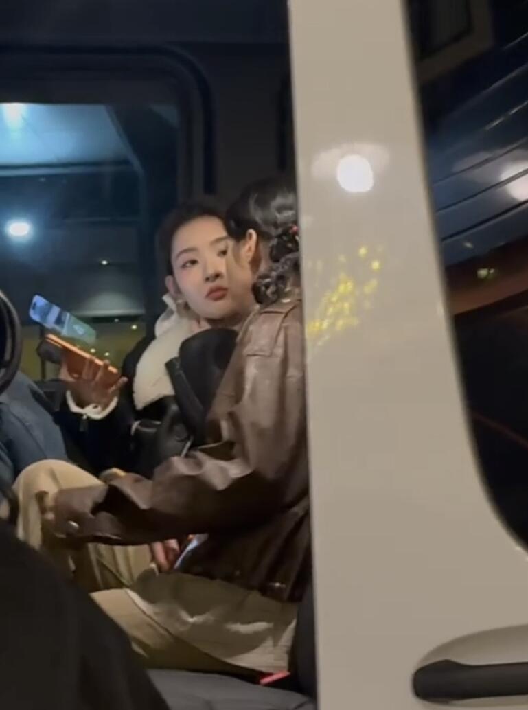 Yuwen is full of affection

#WangYuwen #ZhouYe #WowTheWorld #EarthSuperFresh