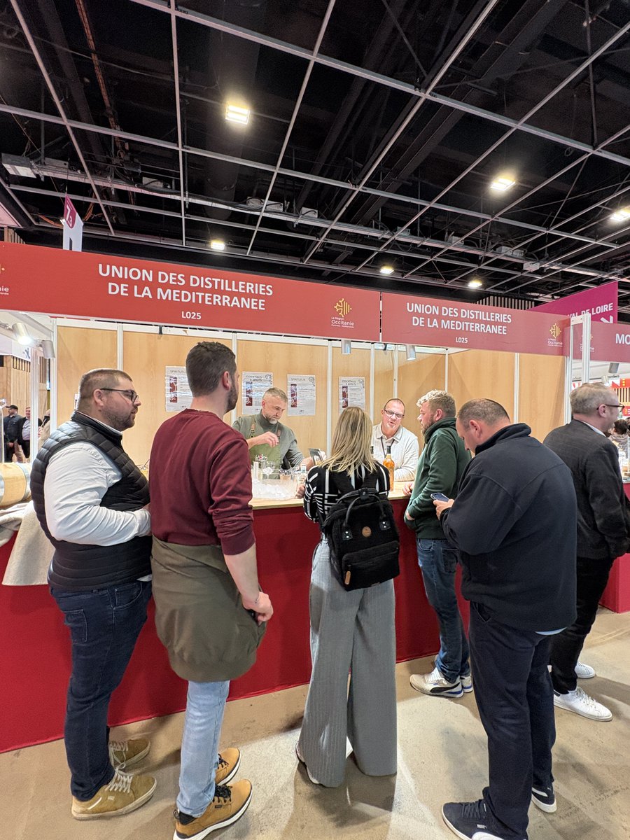 CoopVinicolesBJ's tweet photo. 26 &amp; 27 février | La FCCBJ et son groupe Jeunes au Salon International de l’Agriculture 🌾
2 jours d’échanges avec les jeunes vignerons coopérateurs de toute la France, de travail sur l’avenir du modèle coopératif, de rencontres institutionnelles… et de belles synergies ! https://t.co/bMKE5Mi2zY