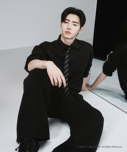H00NICEU's tweet photo. who is he seducing https://t.co/W68QQSVtmb