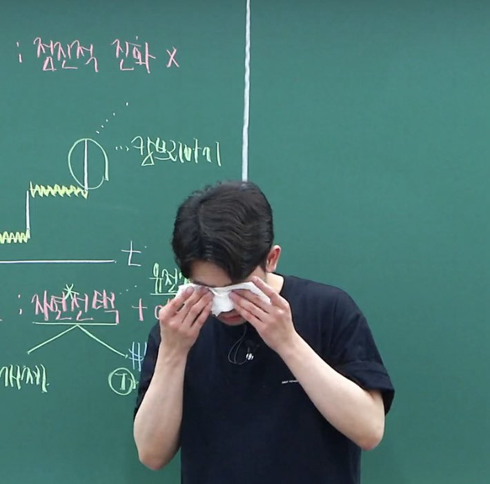 오늘 하루 정말   이정도로 울고싶엇는데
나 대신 우는(아님)  인강강사보고   너무밝게웃어버림