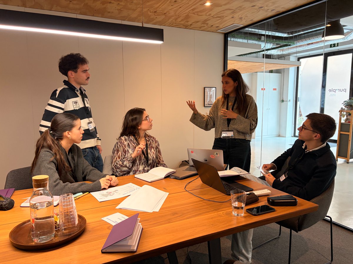 purple_prpl's tweet photo. 🚀6th Edition. Bigger impact.
At 𝗟𝗮𝗯 ø𝗻 𝗣𝘂𝗿𝗽𝗼𝘀𝗲, 26 brilliant minds tackled a business case rooted in Purpose &amp; People pitching bold solutions to a demanding CEO.
“𝙀𝙨𝙨𝙚𝙣𝙩𝙞𝙖𝙡 𝙛𝙤𝙧 𝙖𝙣𝙮𝙤𝙣𝙚 𝙘𝙤𝙣𝙨𝙞𝙙𝙚𝙧𝙞𝙣𝙜 𝙩𝙝𝙞𝙨 𝙘𝙖𝙧𝙚𝙚𝙧.”
That’s the point.💜 https://t.co/2T3JMSeMFJ