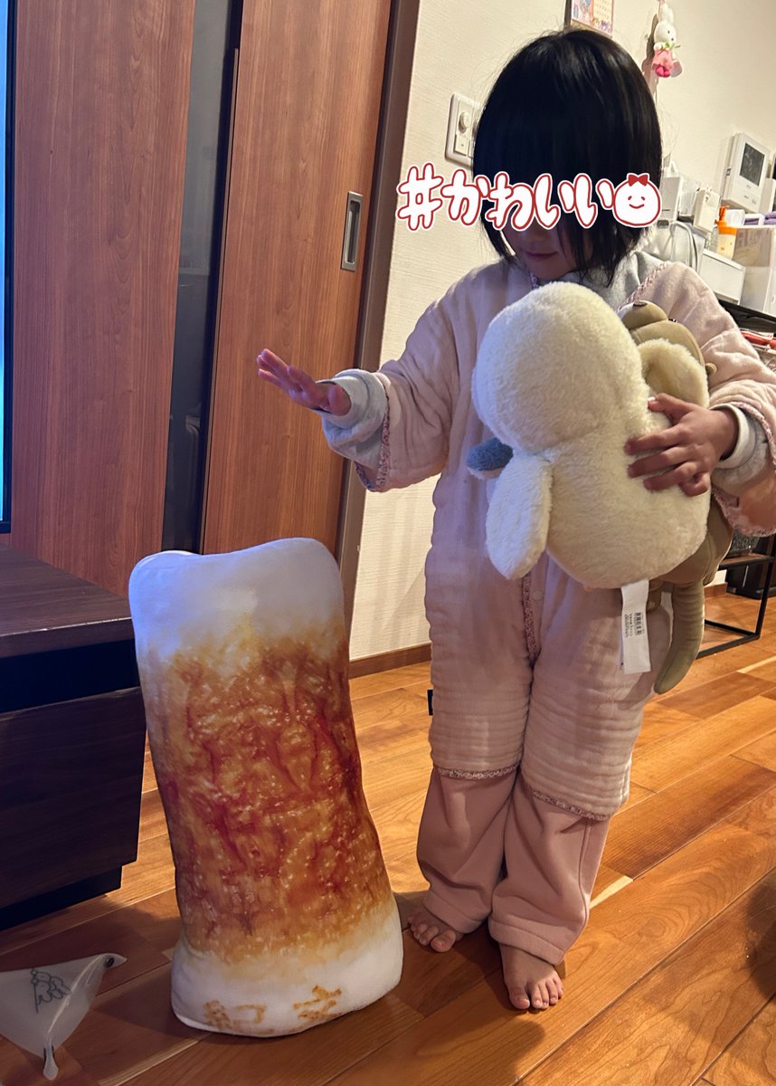 socksmother's tweet photo. 4歳とちくわ。 https://t.co/WnPz5sT4eV