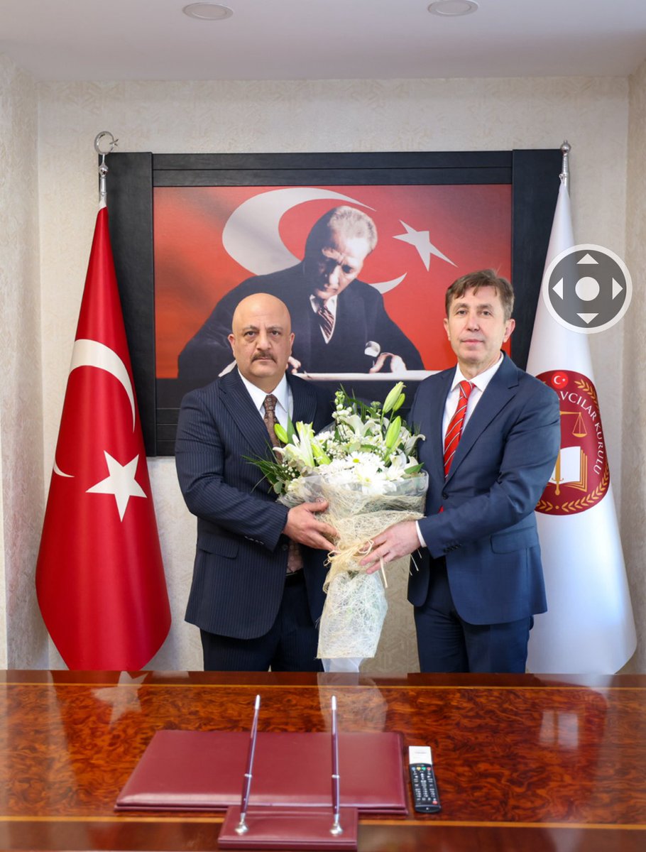 RaAkin07's tweet photo. HSK Genel Sekr. Yard.  görevim dün itibarıyla sona erdi.
Yargının Etkinliği Bürosu’nu aktif hâle getirmek gibi birçok alanda hizmet etmeyi nasip eden Rabbime; vesile olan sn Bakanımız Y.  Tunç ve Genel Sekreterimiz ile birlikte görev yaptığımız doslarımıza şükranlarımı sunuyorum. https://t.co/vWN1vmnUkM