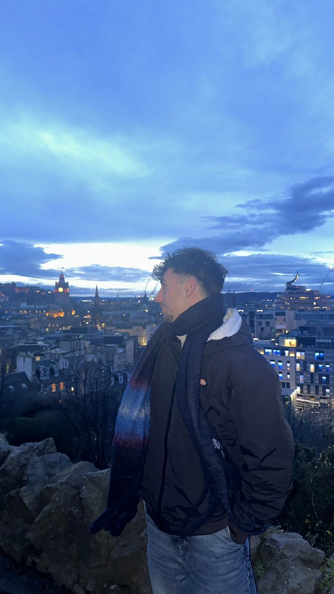 pablooodlv's tweet photo. Edinburgo todo perfecto https://t.co/r1vuptwpK8