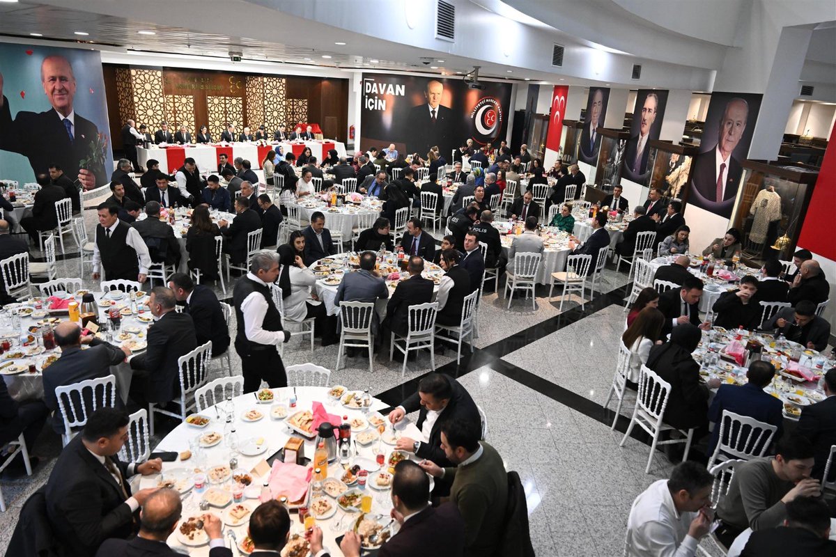 Genel Başkanımız Sayın Devlet BAHÇELİ'nin himayelerinde, genel merkez personellerimiz ile iftar programı gerçekleştirildi.
(02.03.2026)