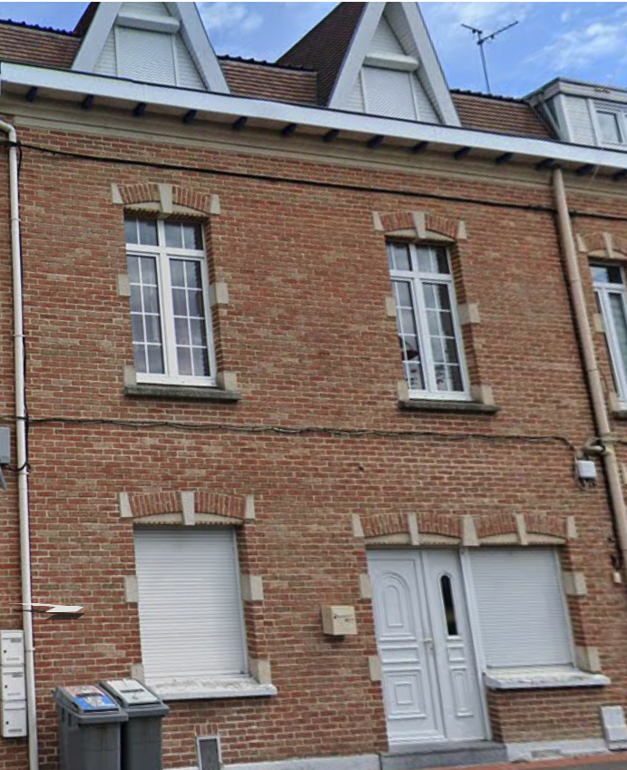 simon_immonetiz's tweet photo. - REUSSITE CLIENT -

750€ d'apport en SCI à l'IS
129.000€ + 100.000€ de travaux

265.000€ d'emprunt sur 15 ans :

🟢 2250€ de loyers
🔴 1491€ de mensualités

📈 +50.000€ de création de valeur
💸 Cash-flow de +750€/mois

👉🏼 Transformation d'une maison en immeuble de rapport de 3 lots
🌟 Loué à du medical
🚀 Secteur à 3000€/m2 (10mn de Lille)