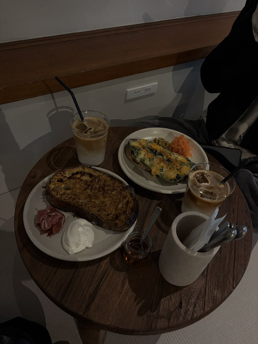 ovlrr's tweet photo. 畳があるカフェ素敵すぎた https://t.co/79h8PWMVZv