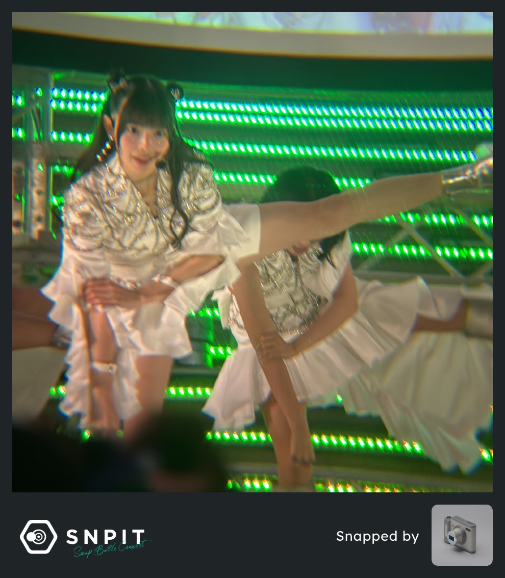 #MOMOの日 おめでとうございます！🍑

幻想的に虹をまとうMOMOさんと、6時15分のポーズがビシッと決まるMOMOさんという決定的瞬間を捉えた #SNPIT で祝福いたします！🤩🎉
#ももにももっと届け