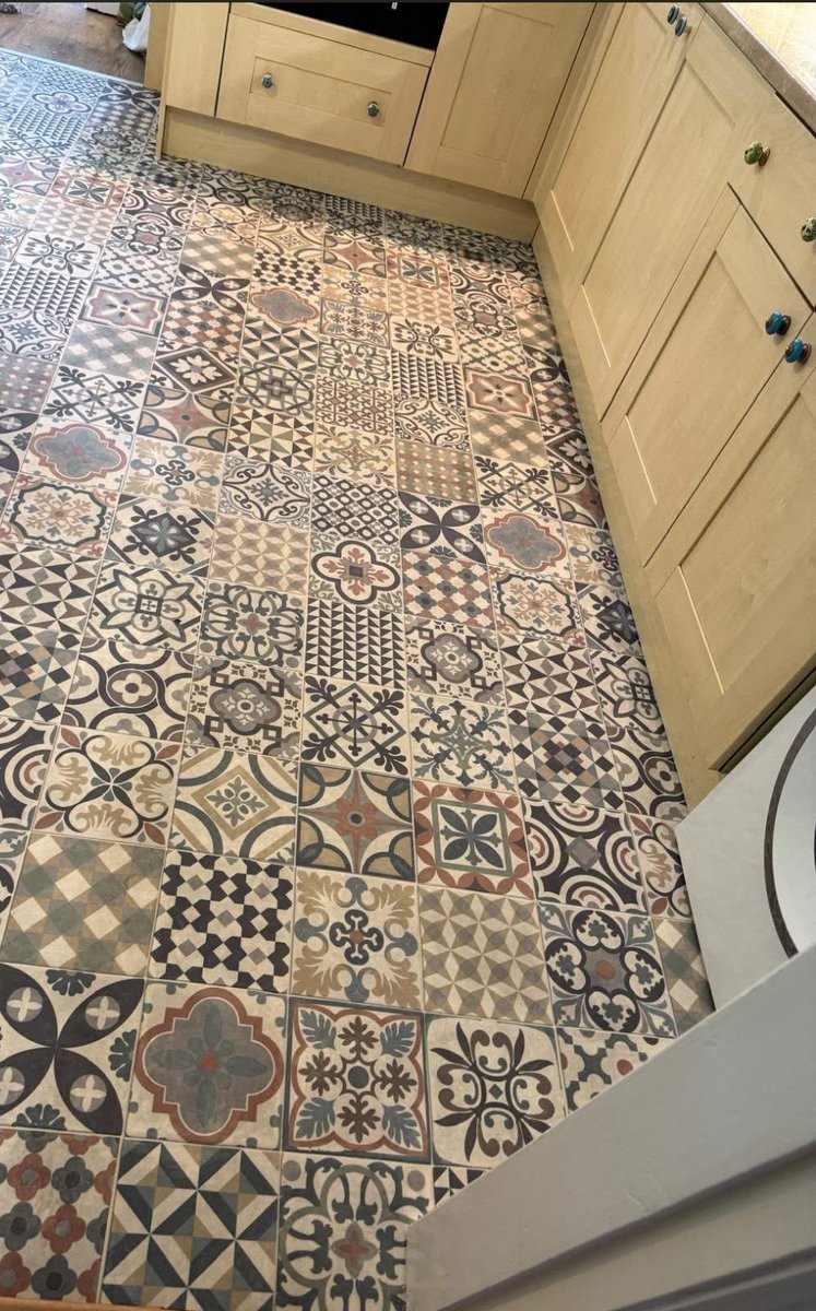 Bring your kitchen to life with a new #vinyl #flooring ready for the upcoming summer! 🌞🌞
(📸Ultragrip Entice colour Wells 472M)
#inspiration #summertime #Shoplocal #Supportlocal #Beeston #Nottingham