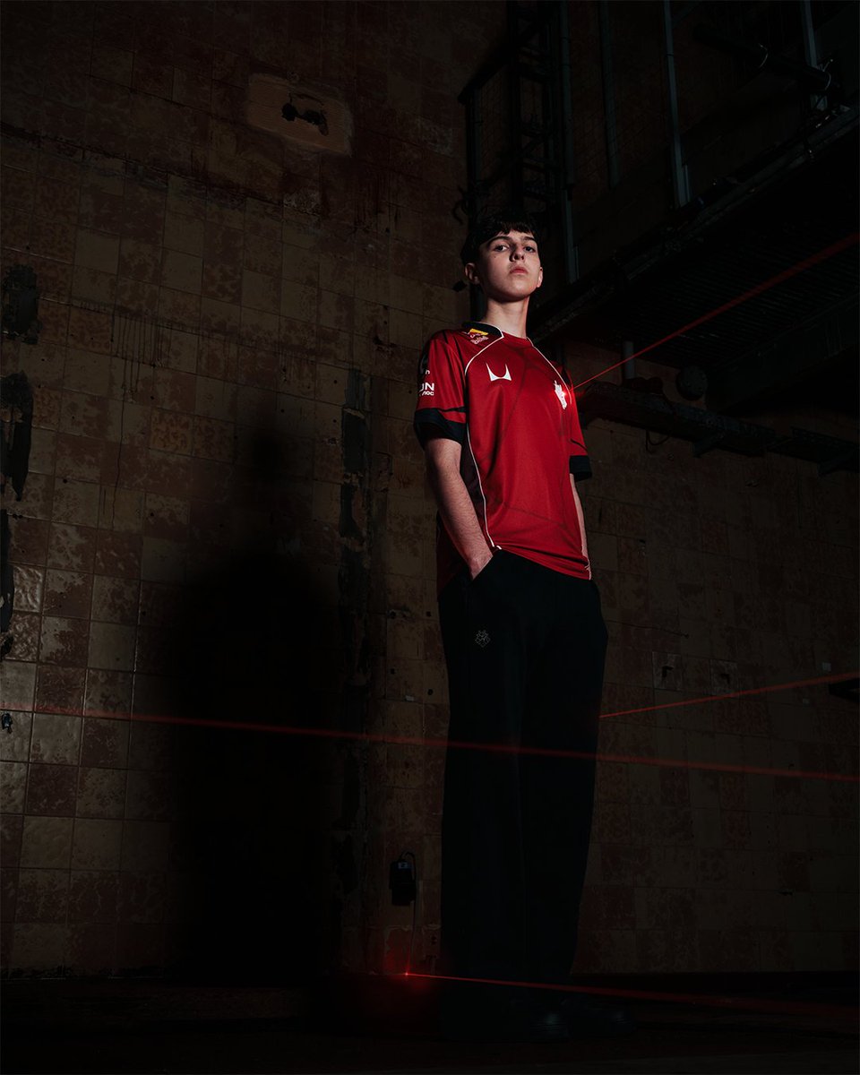 The Aura King gets his ROTY throne 👑