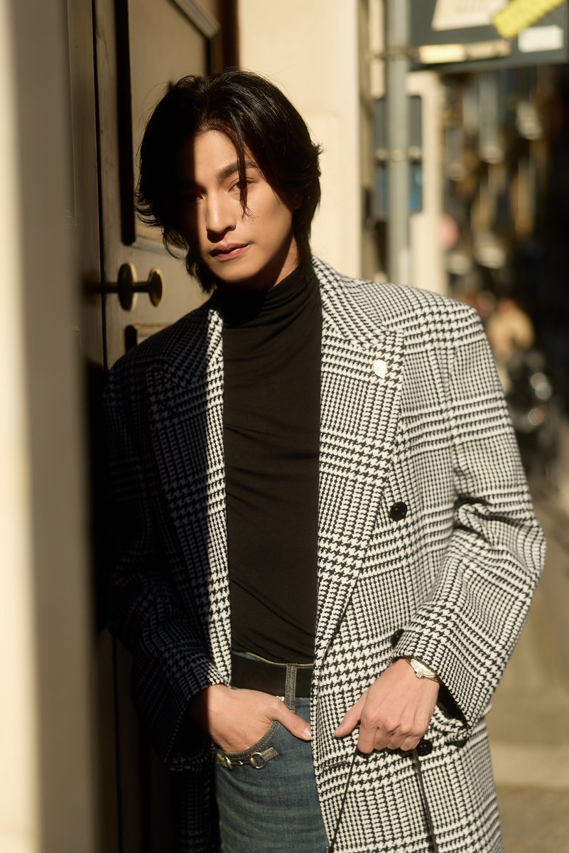 ส่องลุควันสบายๆ “กลัฟ คณาวุฒิ“ BA GUCCI หลังร่วมชมโชว์ Gucci PRIMAVERA ที่อิตาลี

ส่งตรงลุคในวันพักผ่อนหลังจบแฟชั่นโชว์ของ “กลัฟ–คณาวุฒิ ไตรพิพัฒนพงษ์” ตัวแทน Gucci Brand Ambassador หนึ่งเดียวจากประเทศไทย ก่อนเดินทางกลับ หลังจากมาร่วมชมแฟชั่นโชว์ Gucci PRIMAVERA หรือ Gucci