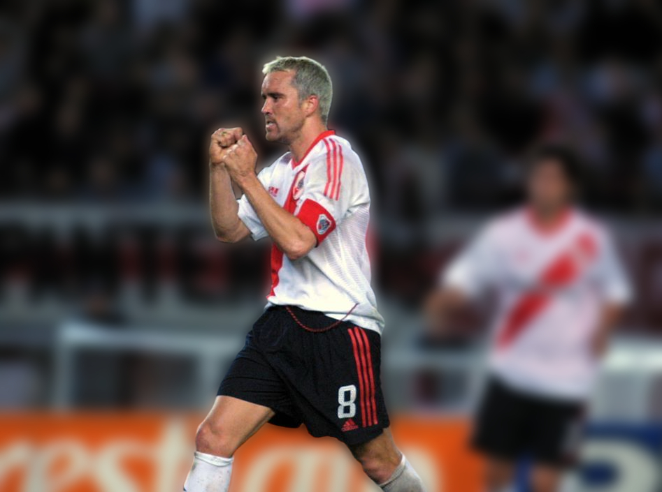 Arranca la era de Eduardo Coudet como nuevo DT del glorioso River Plate. Esperemos que pueda estar a la altura de lo que exige la camiseta más pesada del mundo en su nuevo cargo, disipando los fracasos recientes y recuperando la identidad perdida.