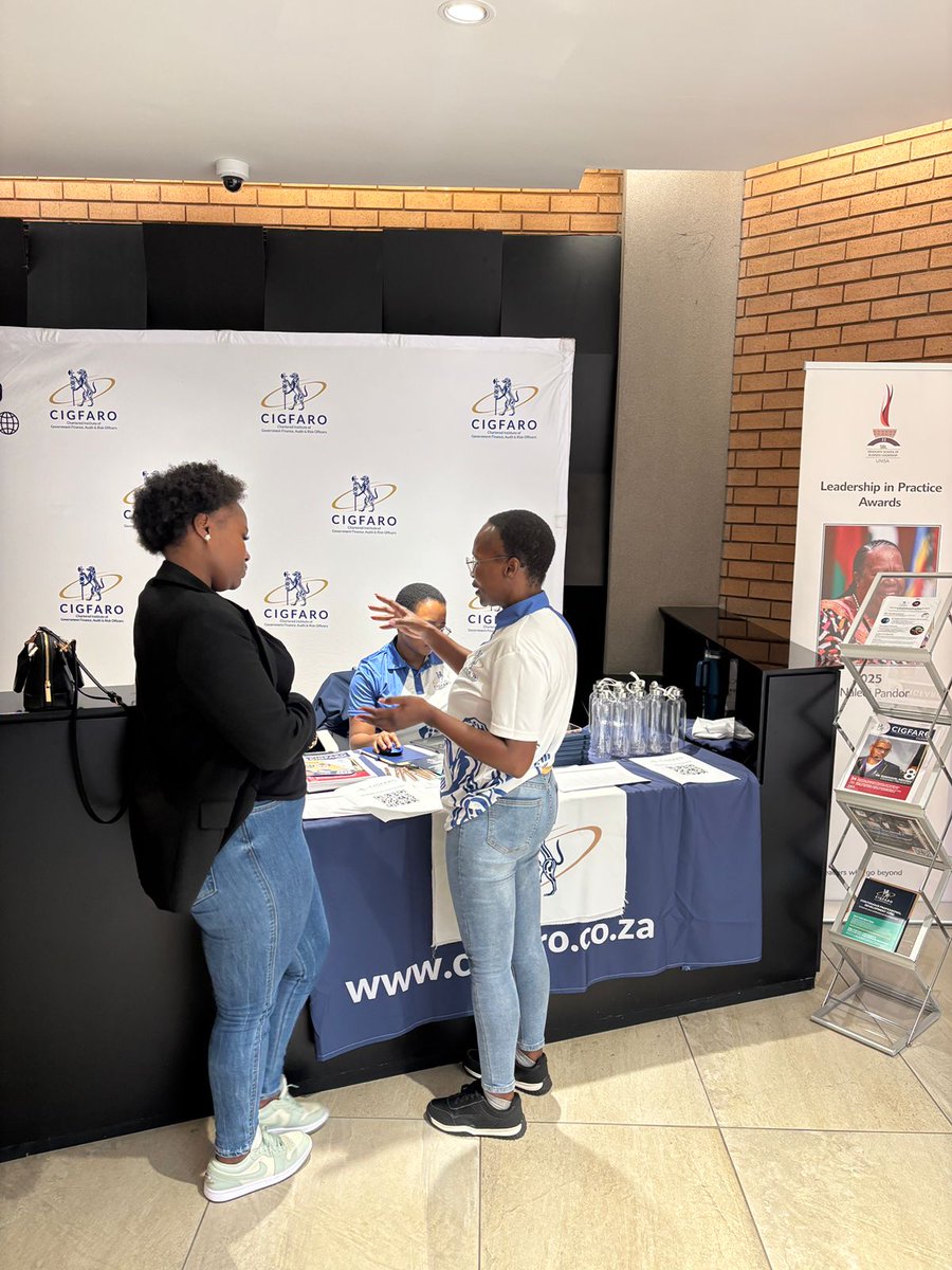 cigfaro_editor's tweet photo. We are proud to exhibit and engage with future leaders at the UNISA Graduate School of Business Leadership (SBL) in Midrand.

We presented on CIGFARO Membership, highlighting  opportunities available to students.

#CIGFARO
#StudentChapter
#ProfessionalBodies
#FutureLeaders https://t.co/Ok1EOBMFIU