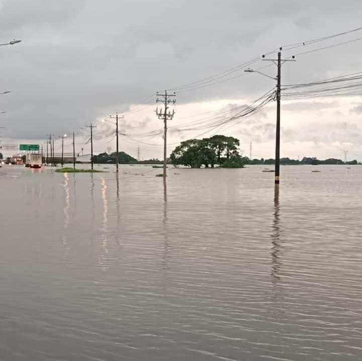#ATENCIÓN🔴

Éste Martes autoridades informan sobre el cierre total al tránsito de vehículos livianos y pesados en la vía E-25, tramo #Babahoyo–#Jujan.
Tomar las vías alternas:
☑️ Cruce de Chilintomo – Pueblo Nuevo – Simón Bolívar.
☑️ Baba – Salitre – Samborondón.