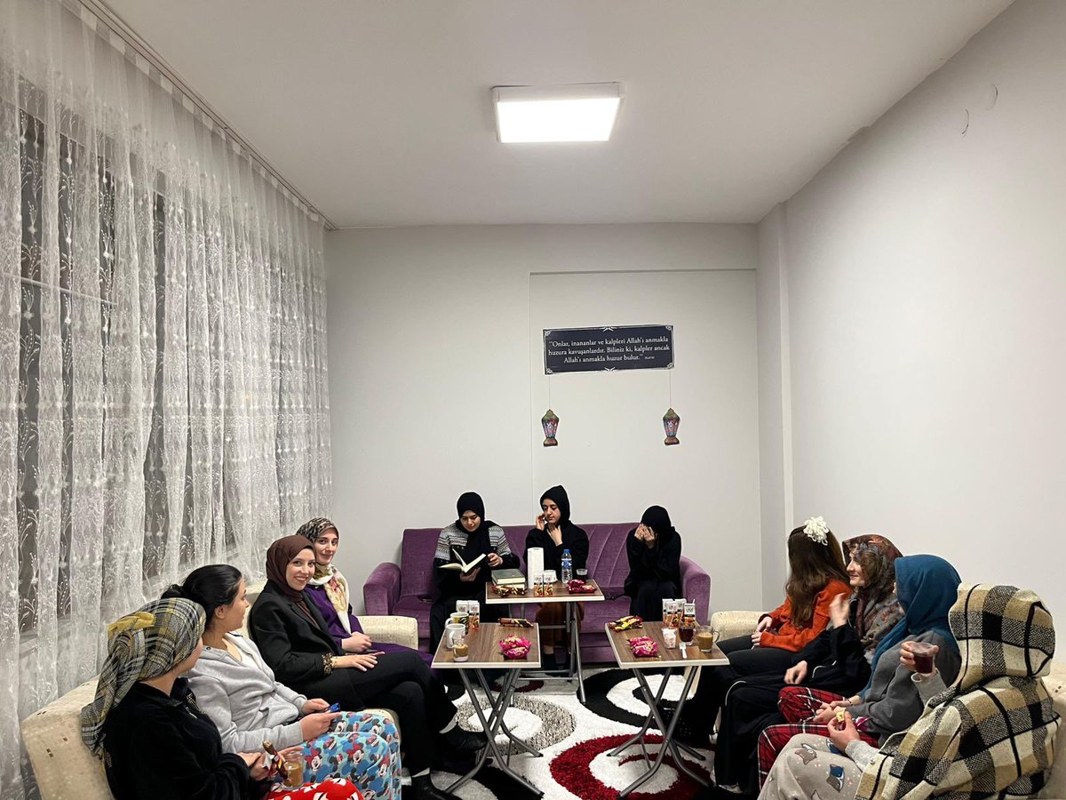 KarsKYGM's tweet photo. Nuri Paşa Yurdu’nda manevi rehberimiz eşliğinde gerçekleştirdiğimiz sohbet ve mukabele programı kalbimizi aydınlattı 🌟 Ayetlerin huzuru, sohbetin bereketi ve kardeşliğimizle dolu harika bir akşam oldu. Ramazan’ın manevi ikliminde bir aradayız🌙📿🤲 https://t.co/xd8BasAf11