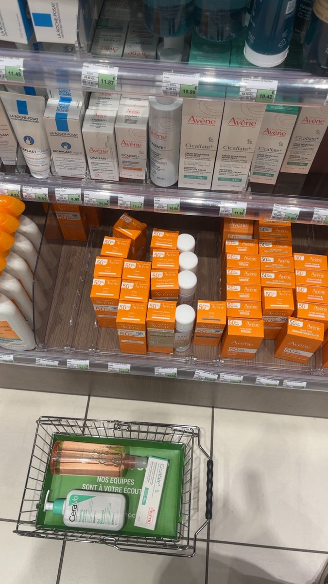 Houdi_aze's tweet photo. Mon sephora à moi c’est la parapharmacie je peux rester des heures sans m’en rendre compte🥹 https://t.co/ejgT8SbzrD