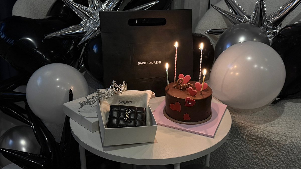 「 ︎︎ 」 tweet media