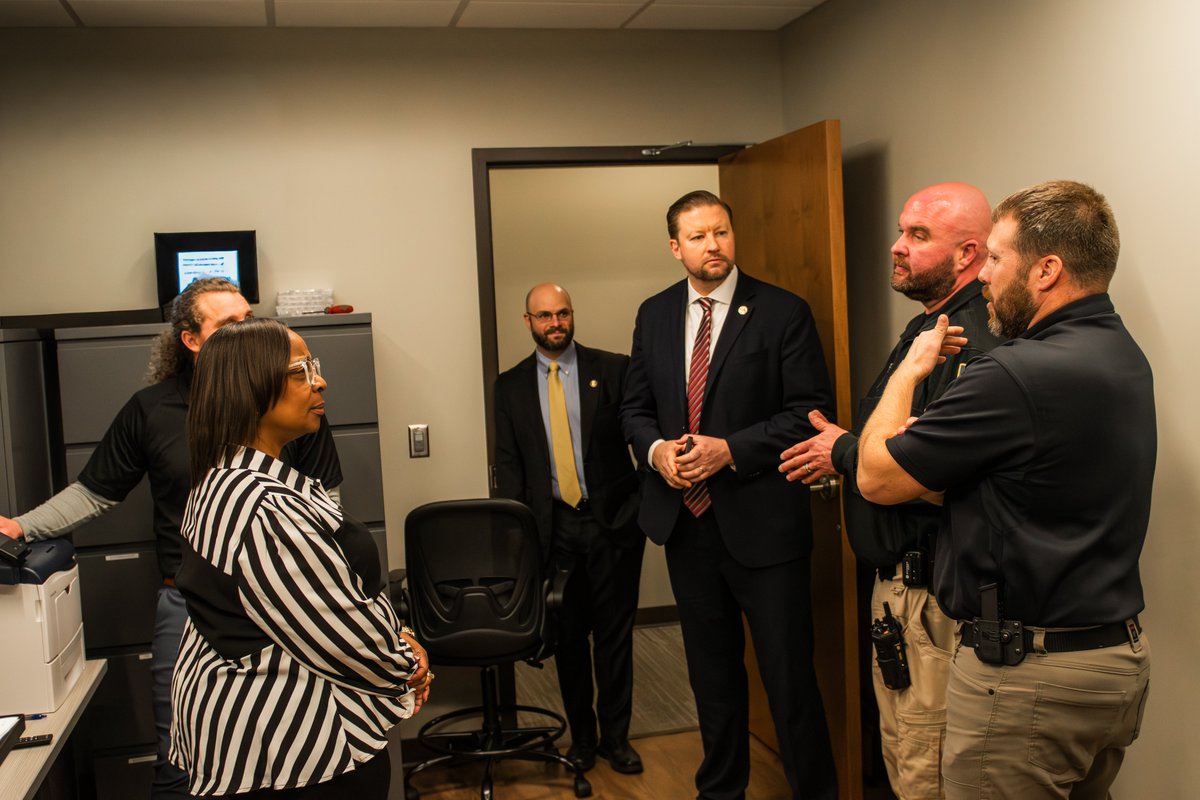 Mayor Sharon Tucker tweet media