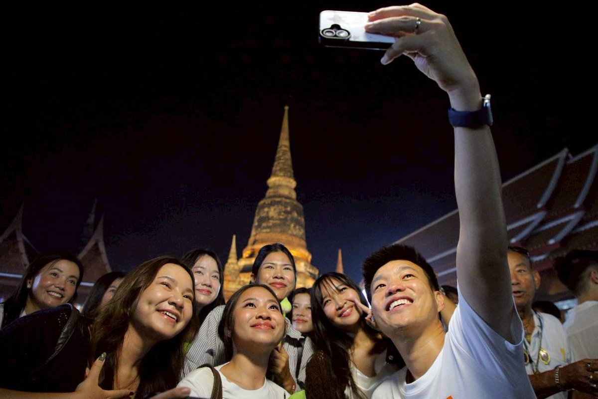 “เลือกตั้งจบ แต่ภารกิจยังไม่จบ”  พรรคประชาชนพร้อมเดินหน้าทำงานต่อ ลงพื้นที่รับฟังปัญหา-แก้ปัญหาน้ำท่วมอยุธยาจริงจัง
.
วันนี้ ผมได้เดินทางมาที่จังหวัดพระนครศรีอยุธยาครับ พร้อมกับ ณัฐวุฒิ บัวประทุม และอดีตผู้สมัคร สส. ของพรรคประชาชนในจังหวัดอยุธยาทั้ง 5 ท่าน
