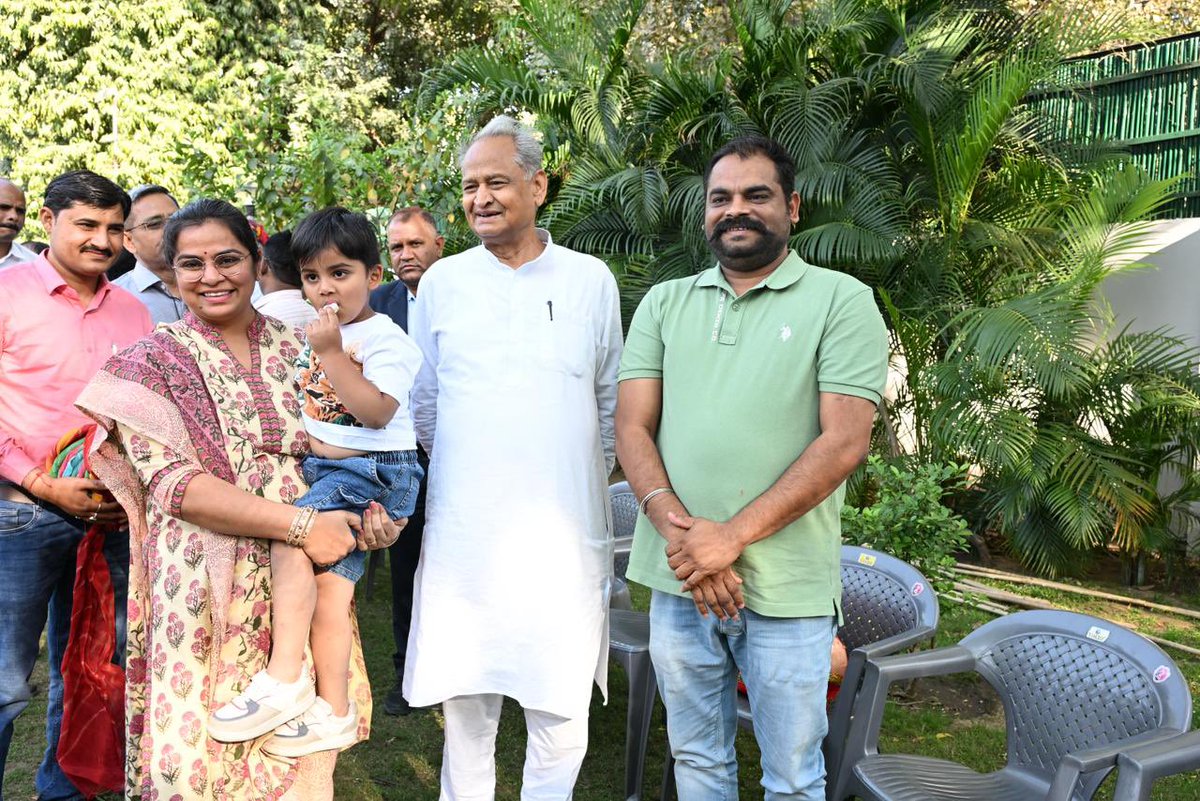 पूर्व मुख्यमंत्री आदरणीय श्री अशोक गहलोत जी से आज उनके जयपुर स्थित निवास पर मुलाकात कर होली की शुभकामनाएं दी और उनका आशीवार्द लिया।

<a href="/ashokgehlot51/">Ashok Gehlot</a>