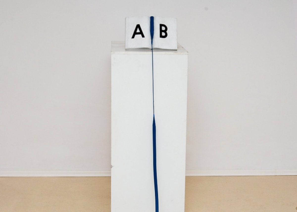artbidy's tweet photo. 🟦 #TegoDnia 101 lat temu urodził się Edward Krasiński, polski artysta konceptualny blisko związany z Galerią Foksal. https://t.co/r53cLgaqvD