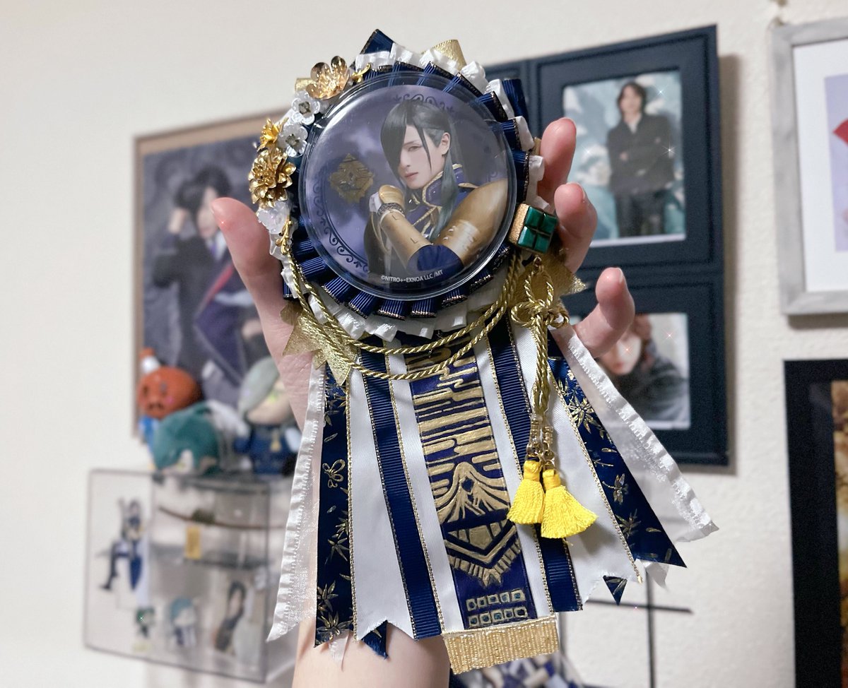 このロゼット、もう何度載せたかわからないけど、今回の缶バッジが未だ