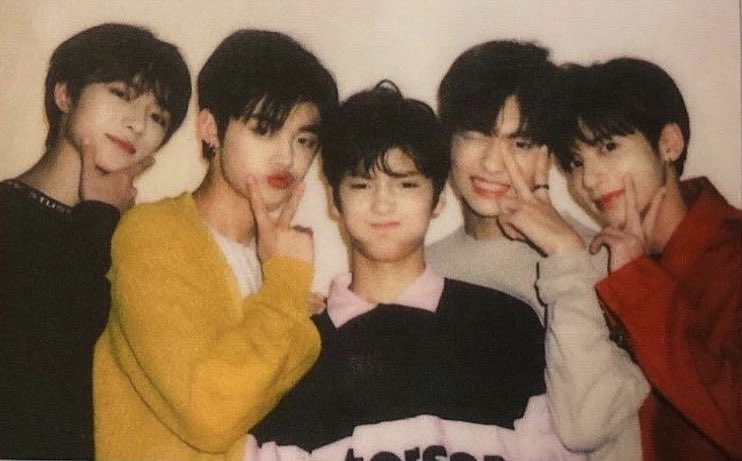 healing_tm's tweet photo. #은하수를수놓는투바투의7주년
#ForeverTogetherWithTXT 
내일도 함께하자 ..... 7주년 너무너무 축하해♥︎ https://t.co/Vzd3MKD32C