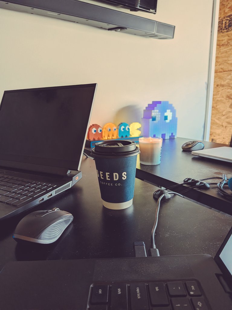 altum_intuitiva's tweet photo. Another day of coffee, computers, candles, and Pac-Man at The Shed. #amworking #amwriting https://t.co/vf43PDWDXt