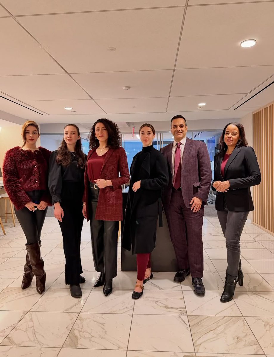 Bacodari's tweet photo. Leadership is reflected in the people around you.

Shared standards. Mutual respect. Consistent execution.

That’s how we operate at The Bacodari Team.

#ManhattanRealEstate #LuxuryRealEstate #NYCRealEstate #Leadership #DouglasElliman https://t.co/L9edZAZT0z