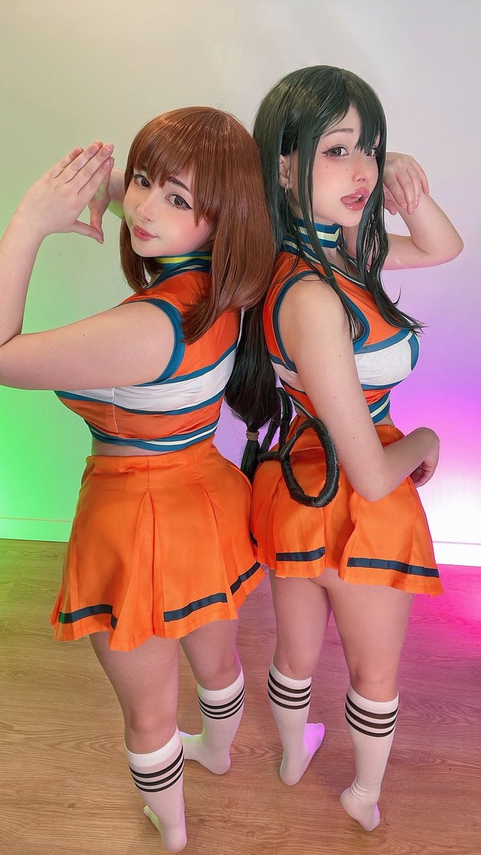 HidoriRoseCos's tweet photo. A bright and cute view for you today! Me and my lovely friend bringing best girls to life and having too much fun doing it 💕 With @yoshinobi_cos as best Ochaco 🌸 and me as Froppy 🐸

#myheroacademia #tsuyuasui #uraraka #cosplayer #anime https://t.co/aLEoiG448x