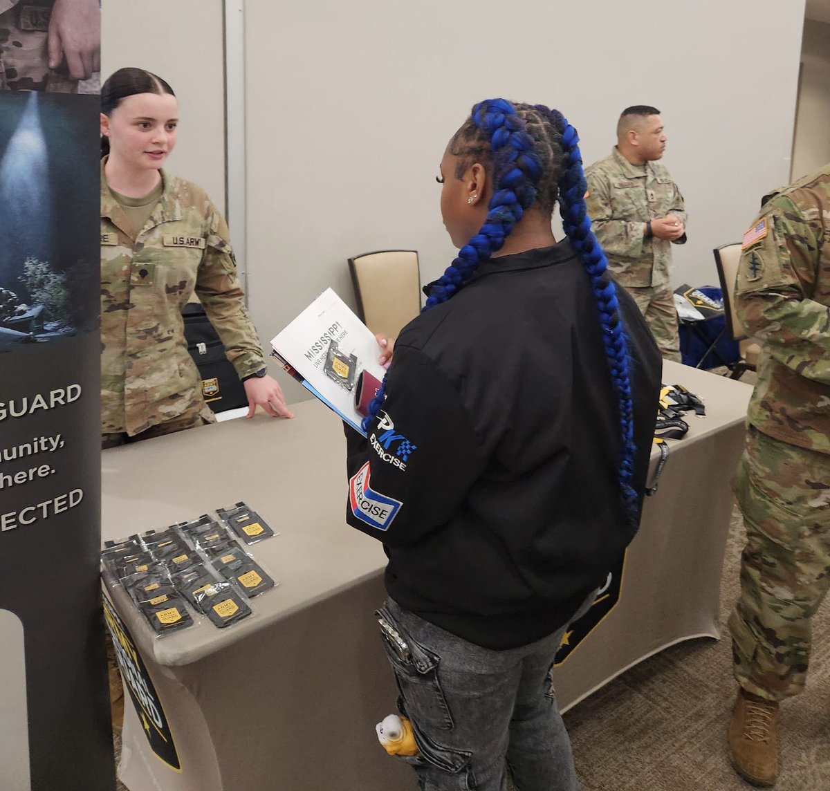 EaglesHLHS's tweet image. Our Juniors attended the College Fair at the Landers Center this morning. #famiHLy 🦅 #TeamDCS