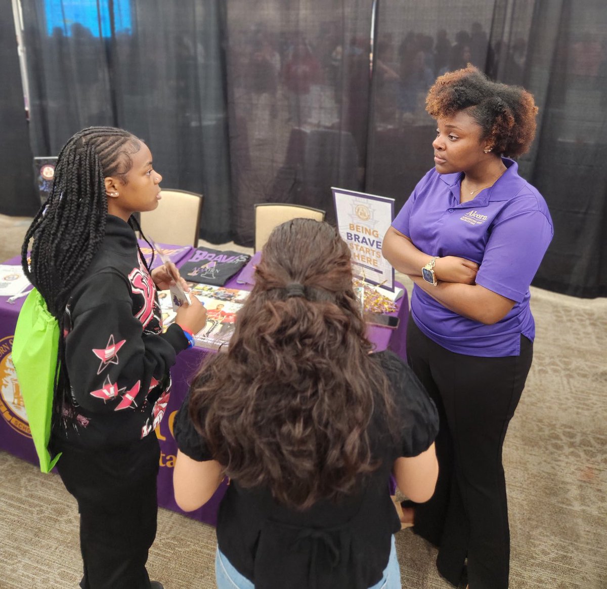 EaglesHLHS's tweet image. Our Juniors attended the College Fair at the Landers Center this morning. #famiHLy 🦅 #TeamDCS