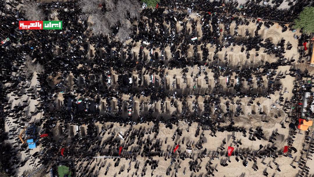 dheia81's tweet photo. 📷In Pictures | Aerial photos of the solemn farewell to the martyred children in Minab, Iran, and the burial of their bodies. https://t.co/w8cR5NBg6a