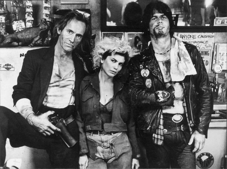 Lance Henriksen, Jenette Goldstein and Bill Paxton on set of Near Dark.