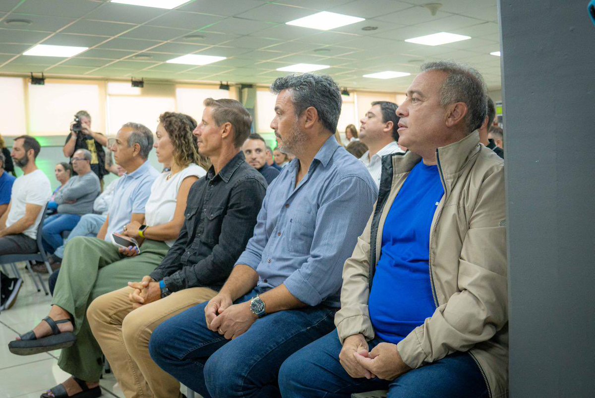 miguelsiciliano's tweet photo. ¡SE VIENE LA TEMPORADA 2026 DEL RALLY CORDOBÉS!

Presentamos la nueva temporada de una de las competencias automovilísticas más importantes del país y que es una marca registrada de nuestra provincia: el #RallyCordobés. El #rally es parte nuestra identidad, pero al mismo tiempo es un gran motor del #Turismo y la #EconomíaNaranja. Son cientos de personas que compiten, trabajan y se ven involucradas a lo largo de las nueve fechas que recorren toda la geografía provincial. #Córdoba sigue yendo para adelante.