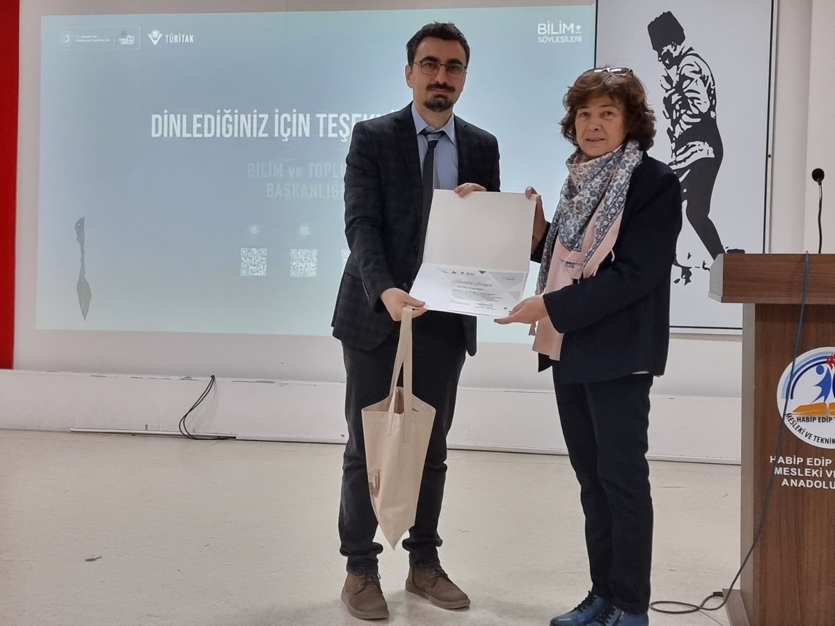 EdipMtal's tweet photo. TÜBİTAK Bilim Söyleşileri kapsamında okulumuzda ufuk açıcı bir etkinliğe imza attık. Değerli konuğumuz Doç. Dr. Fatih Doğru’nun Türkiye'deki ağız araştırmalarının tarihsel gelişimi ve günümüzdeki durumu üzerine verimli bir sohbet gerçekleştirdik. https://t.co/Ko4N9Kkqzq