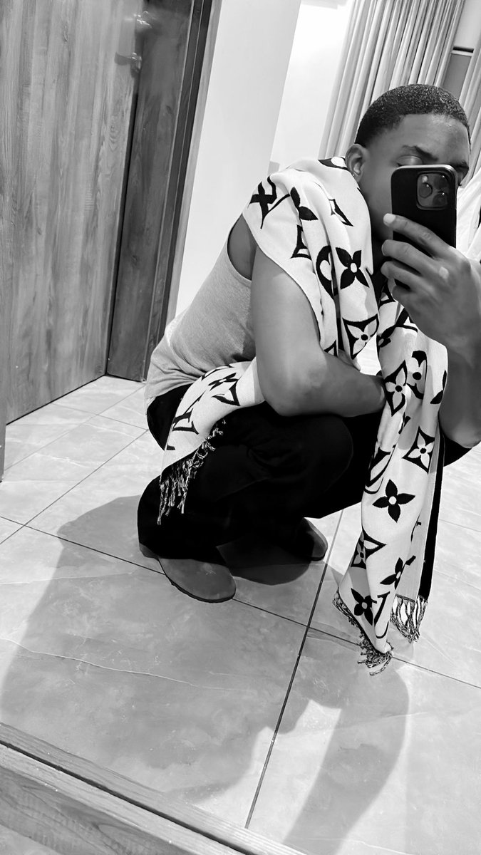 eastsiderrrrr's tweet photo. 👣🙏 https://t.co/NxQS6iCCtH