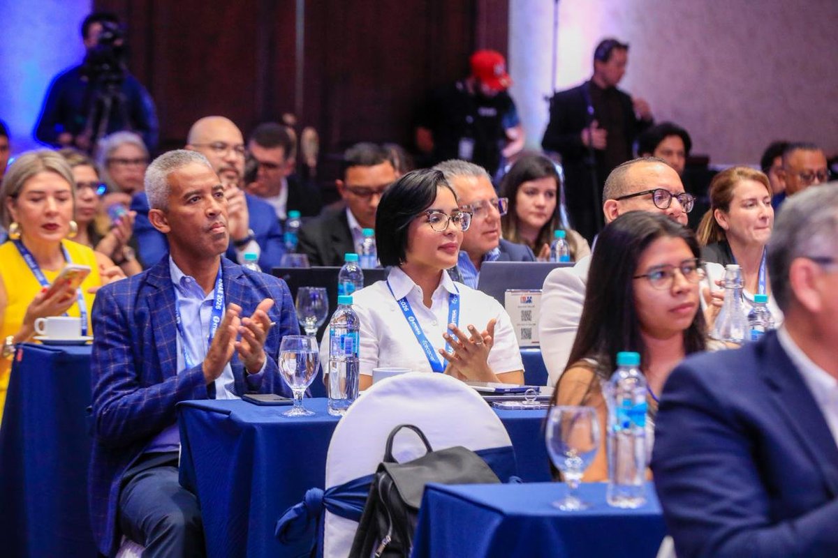 Diario El Salvador tweet media