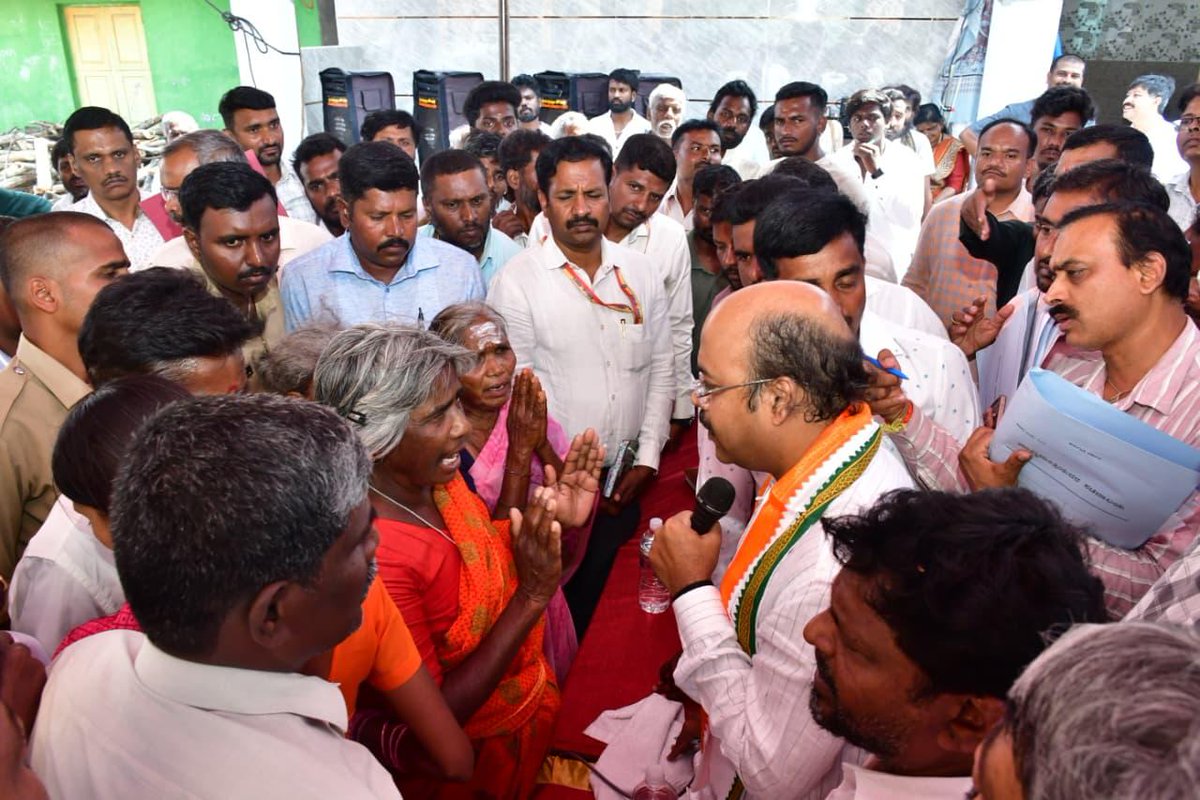 Dr_Yathindra_S's tweet photo. ಈ ವೇಳೆ ಸ್ಥಳೀಯ ಜನಪ್ರತಿನಿಧಿಗಳು, ಪಕ್ಷದ ಮುಖಂಡರು, ಅಧಿಕಾರಿಗಳು ಹಾಜರಿದ್ದರು.
೨/೩ https://t.co/AVZyLVumHD