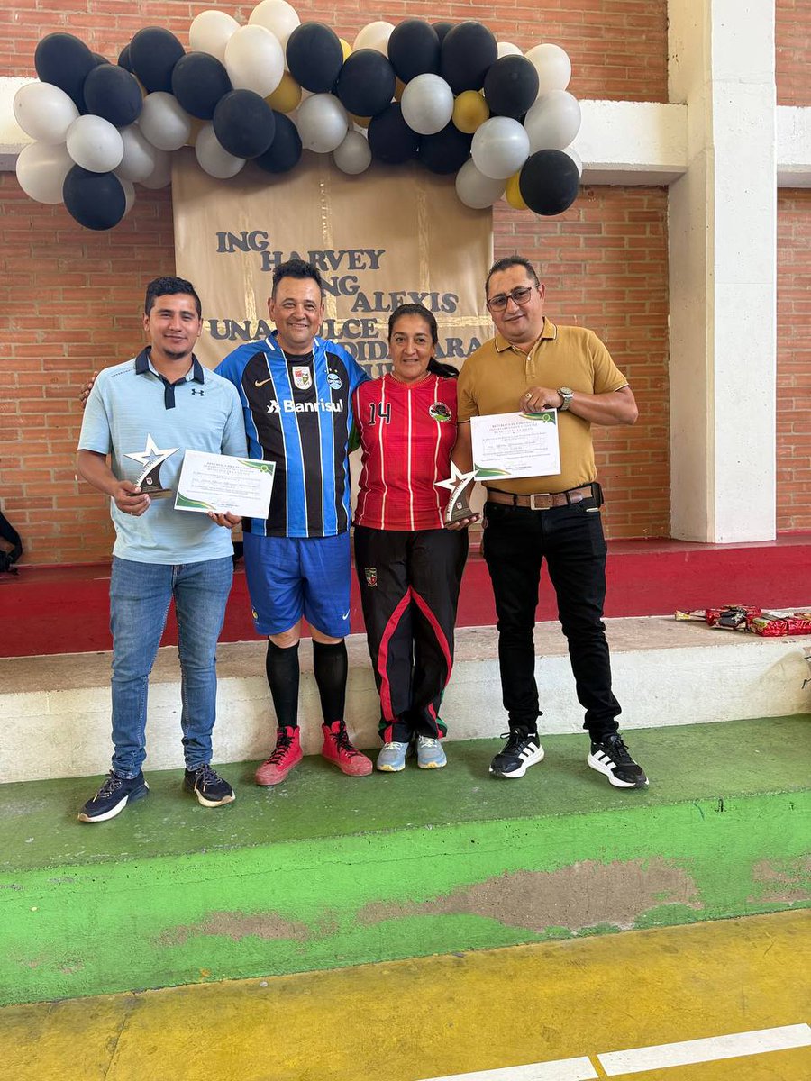 LASALINACAS's tweet photo. La Administración Municipal, resalta la importancia de reconocer la  labor que desempeñan los funcionarios en beneficio del municipio, destacando no solo su compromiso profesional, sino también la cordialidad, la amistad y el compañerismo que siempre caracterizaron su servicio https://t.co/mFtptFvgMm