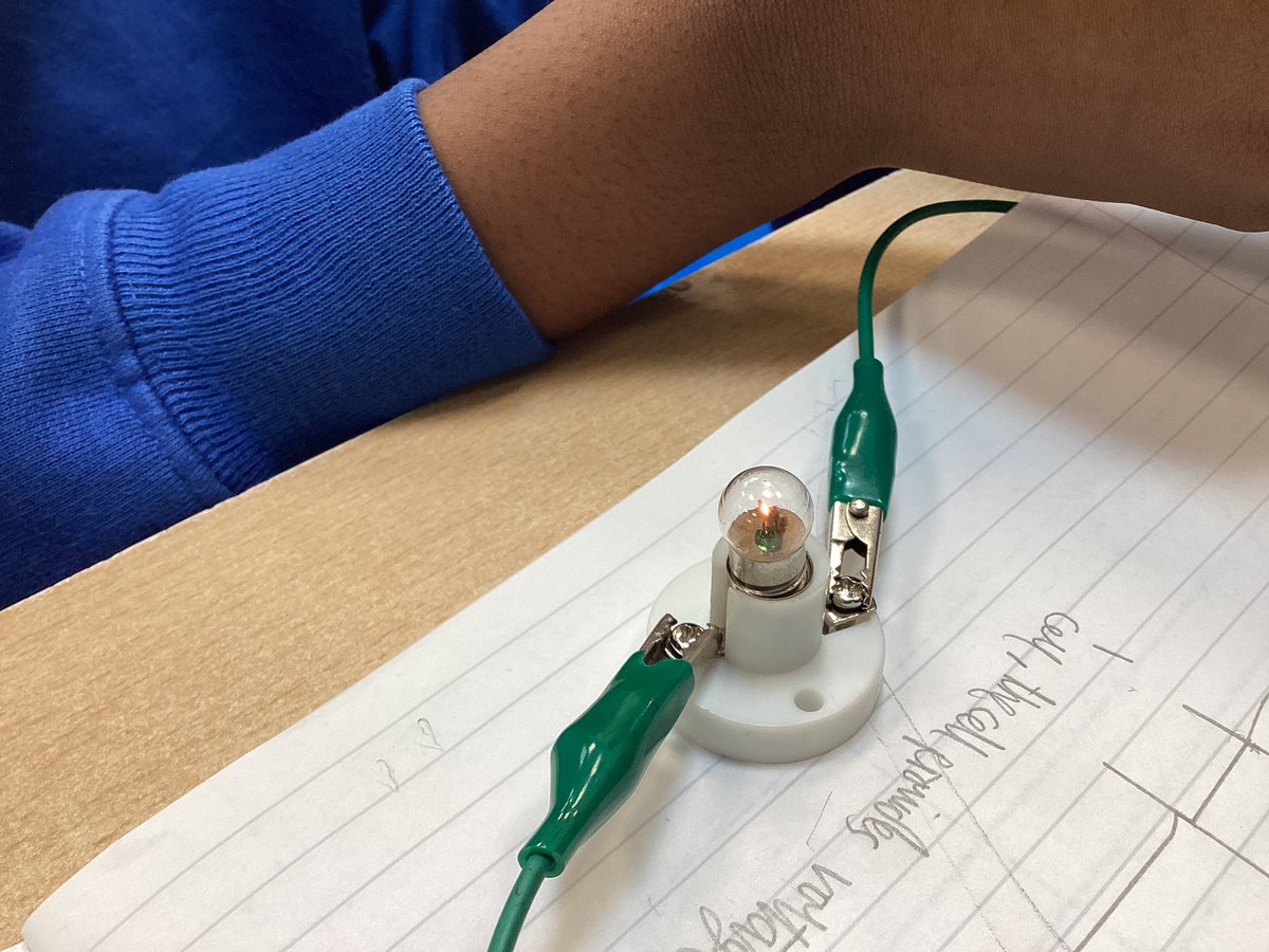 StMaryB17's tweet photo. The higher the voltage, the brighter the light! #yr6O had fun experimenting in #Science class today. #art29 https://t.co/JCPmbtIGYu