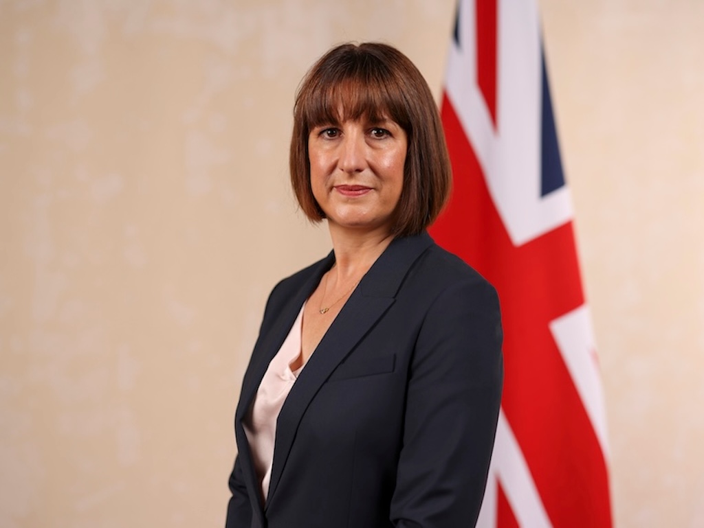 FleetWorldGroup's tweet photo. Motoring groups and stakeholders have slammed missed opportunities in the Spring Statement after the Chancellor ignored calls to reverse the fuel duty hike and to cut VAT on public charging. #SpringStatement2026
https://t.co/Lo8RqmYWDG https://t.co/y8OL4iQCzl